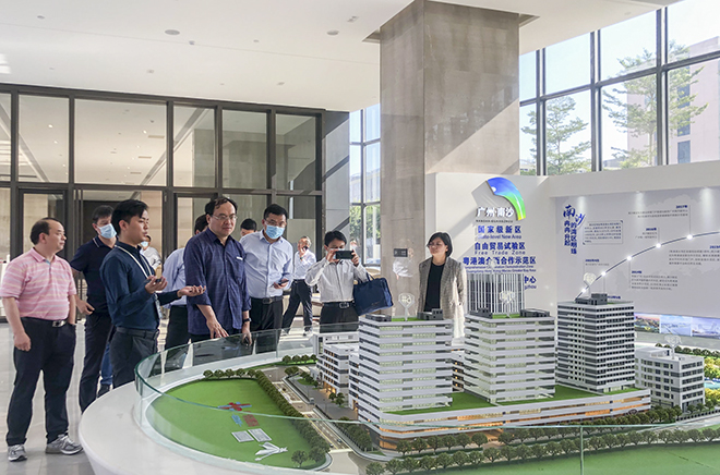河南省商務廳黨組成員、省自貿辦副主任陳凱杰一行蒞臨廣東醫(yī)谷考察調研