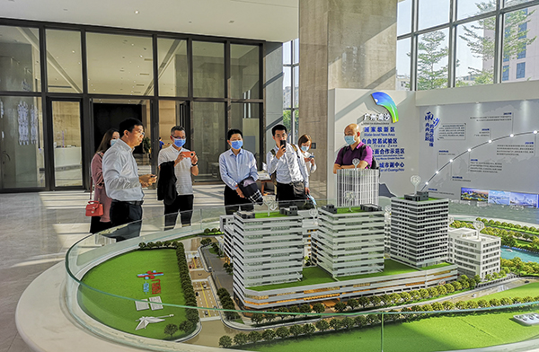【園區(qū)新聞】重慶璧山高新區(qū)管委會投資促進(jìn)局領(lǐng)導(dǎo)一行蒞臨廣東醫(yī)谷考察交流